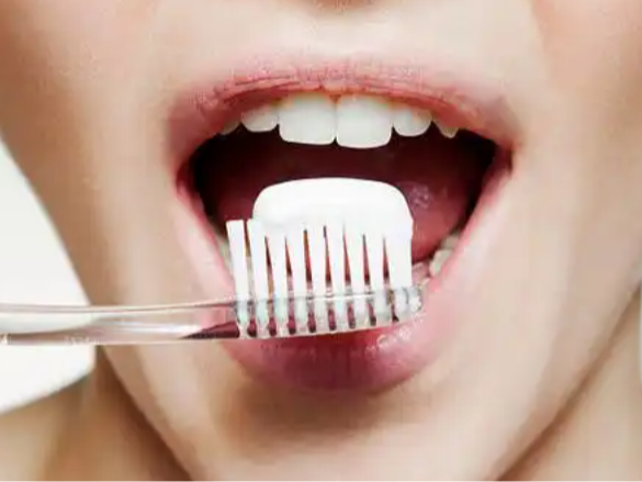 上了年紀的老年人如何刷牙？